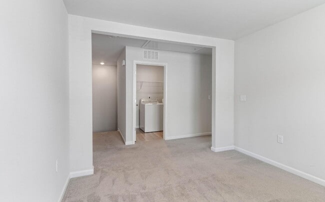 Building Photo - 5014 Pufa St