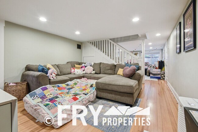 Building Photo - Classic Bungalow in Amazing Location with ...