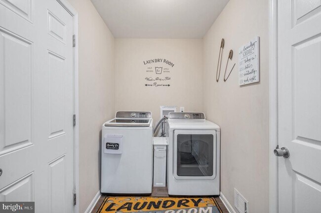 Building Photo - 15 Owen St