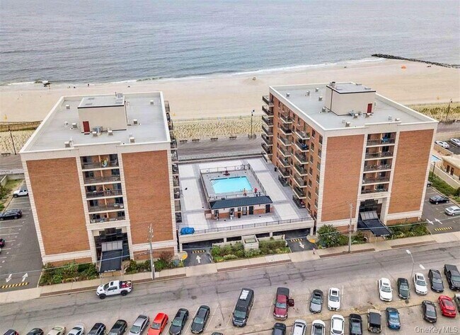 Building Photo - 230 W Broadway