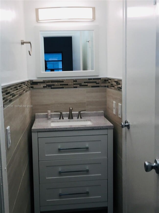 Building Photo - 2454 NW 52nd Ave