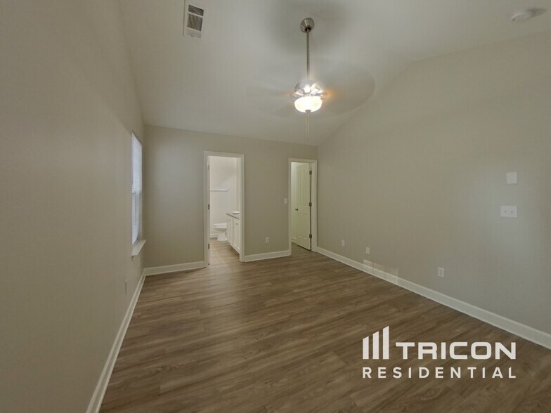Building Photo - 5117 Magnasco Ln