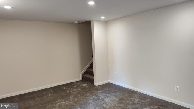 Building Photo - 442 Darby Ln