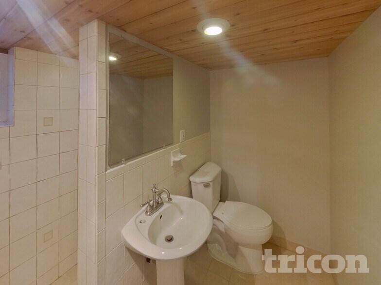 Building Photo - 2605 Eastman Dr