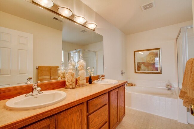 Building Photo - 10918 SW Adele Dr