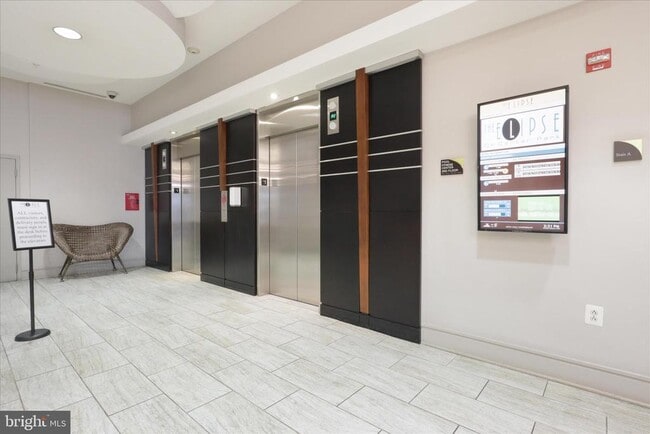 Building Photo - 3600 S Glebe Rd