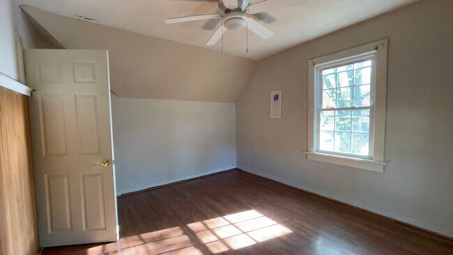 Building Photo - BATTLEGROUND... Historic 3 Bedroom 1 Bath House