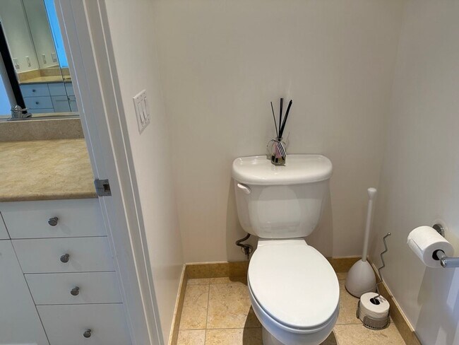 Building Photo - Epic REA: Fabulous 2 BR/2 BA South Beach C...