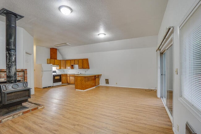 Building Photo - COUNTRY LIVING JUST OUTSIDE Of washougal