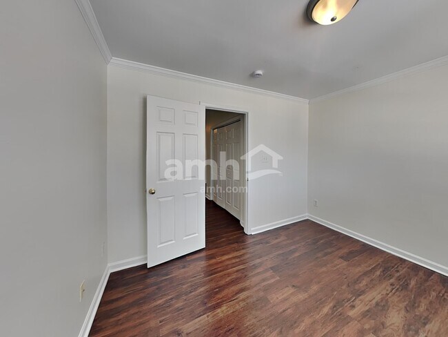 Building Photo - 126 Elrosa Rd