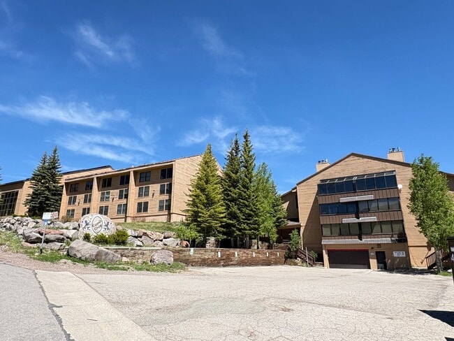 Building Photo - Brian Head Rental All utilities Included!!