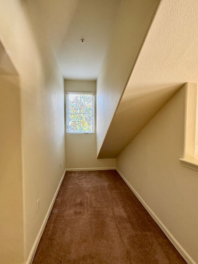 Building Photo - Welcome Home To This Adorable North Natomas Condo!