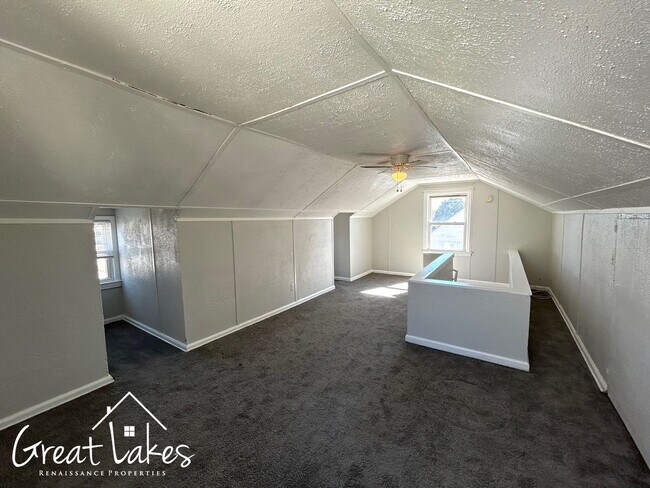 Building Photo - Stunning 3 Bedroom 1 Bathroom now available for rent