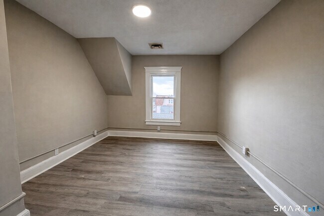 Building Photo - 166 Sherman Ave