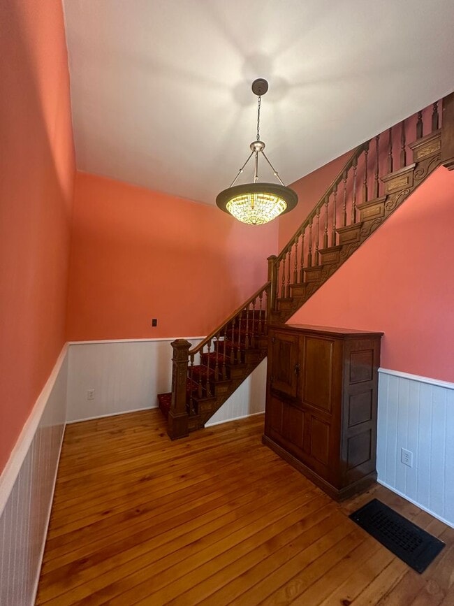 Building Photo - Charming 3BR/2.5BA Home For Rent in Highla...