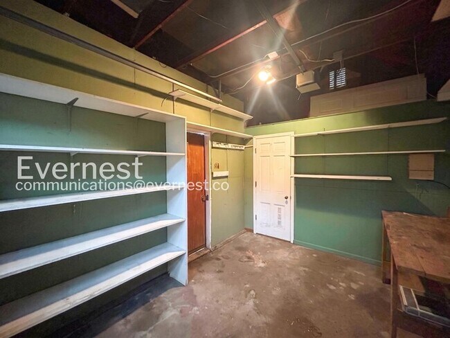 Building Photo - 756 S Willett St