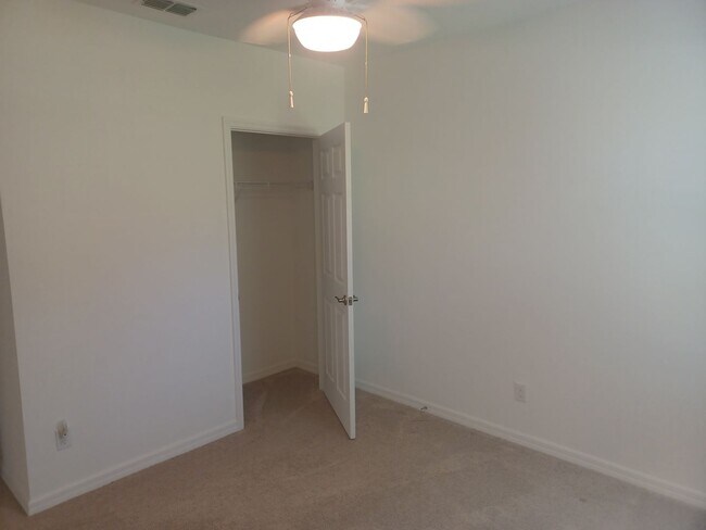 Building Photo - 2301 SW 38th Terrace