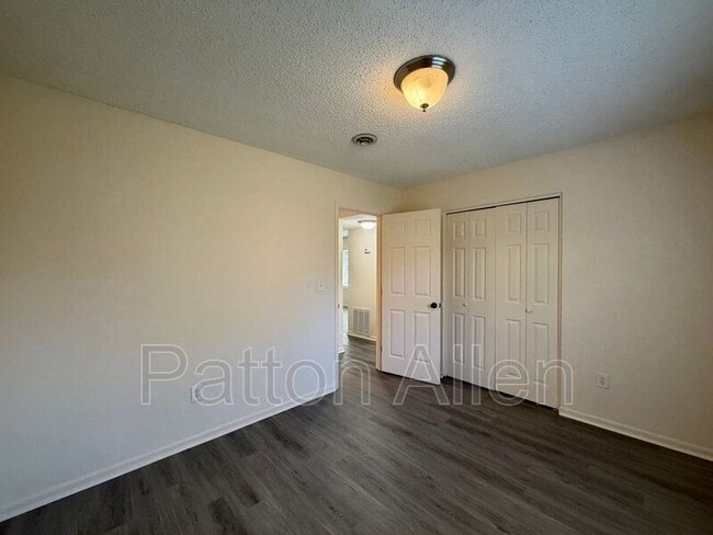 Building Photo - 31 Dawnwood Cir