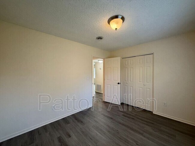 Building Photo - 35 Dawnwood Cir