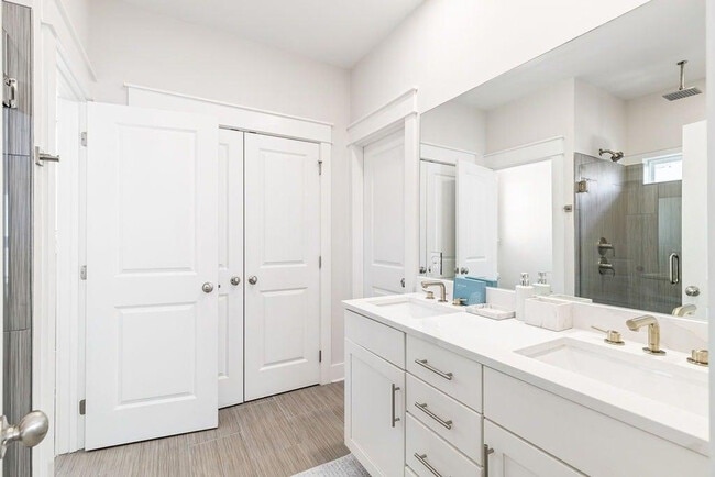 Building Photo - 24 Beach View Dr