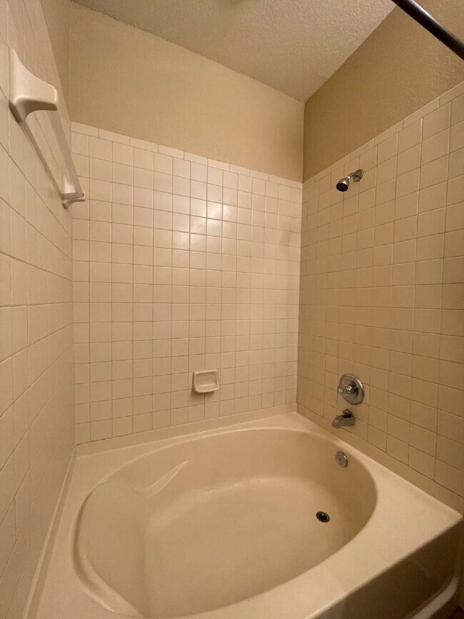 Building Photo - Luxurious 3-Bedroom Condo in Panama City, FL with Spacious Layout and Modern Amenities!
