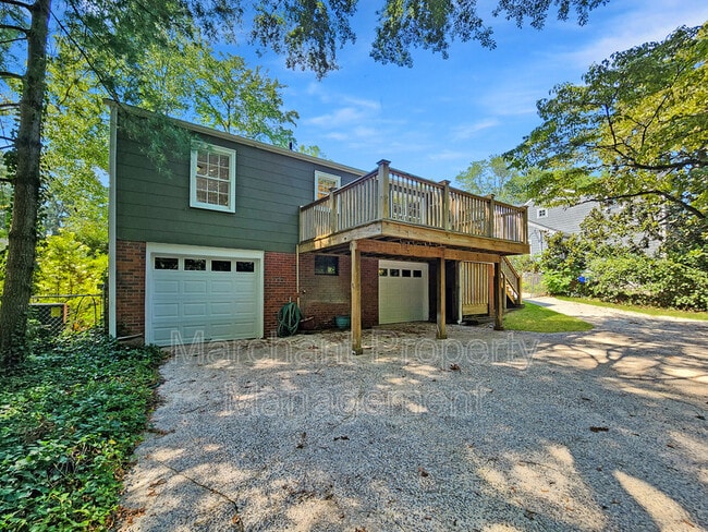 Building Photo - 121 Rockwood Dr