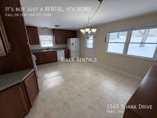 Building Photo - 1545 Shank Dr