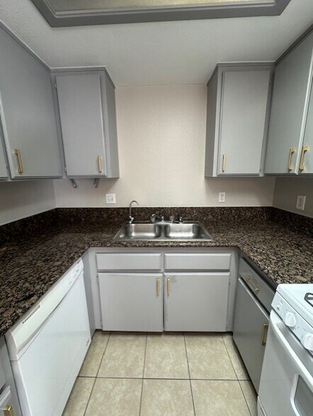 Building Photo - 5542 Orange Ave