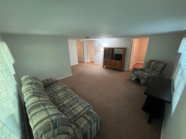 Building Photo - Adkins Rd House