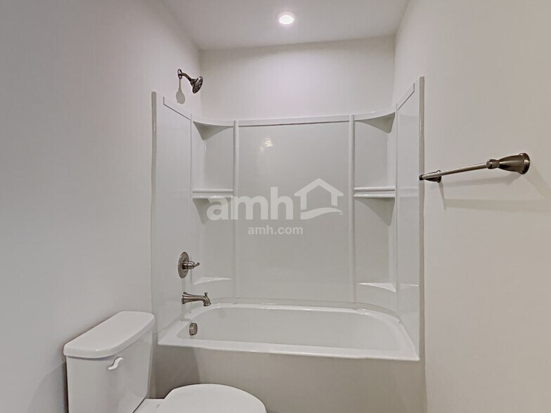 Building Photo - 5057 Twin River Dr