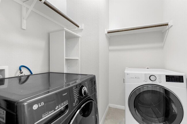 Building Photo - 3201 E College Park Dr