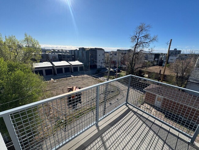 Building Photo - Perfect Sloan Lake Home with all the features and great views