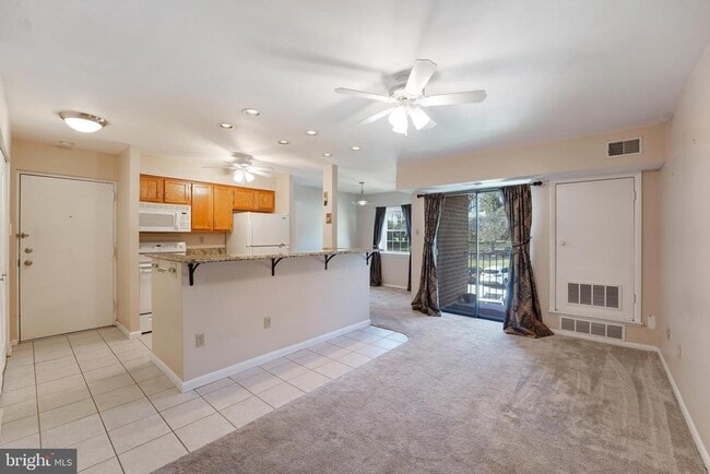 Building Photo - 3120 Valley Dr