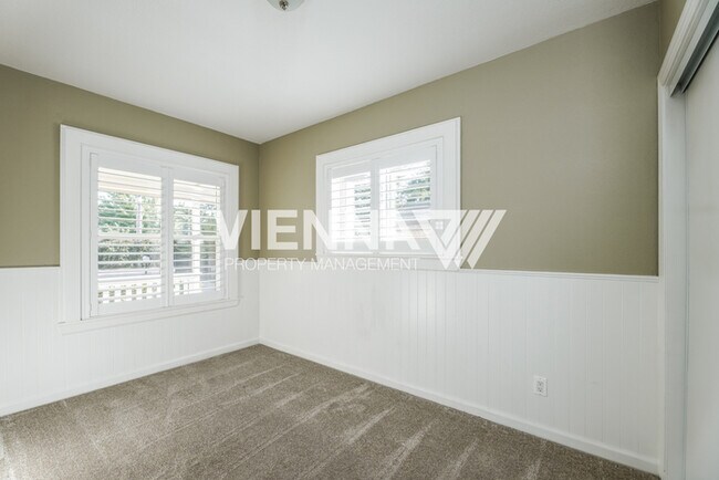 Building Photo - 5435 Kenneth Ave