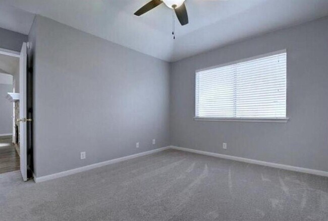 Building Photo - 351 Zebra Dr