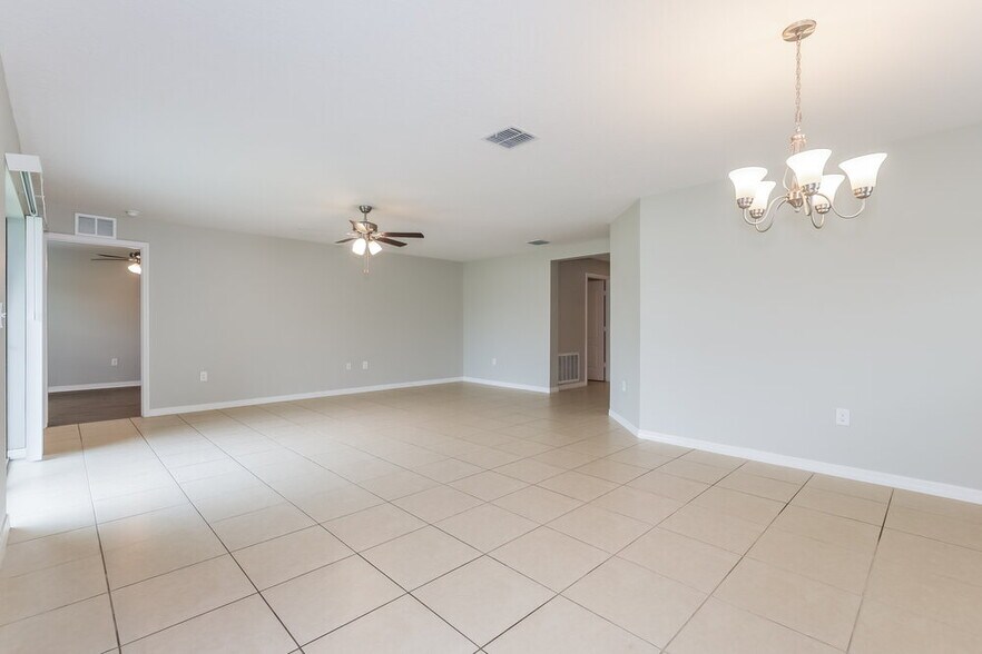 Building Photo - 1714 Chatham Grn