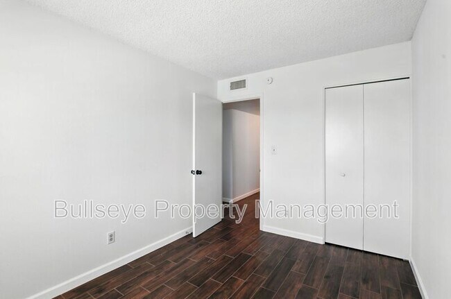 Building Photo - 7832 E Rovey Ave