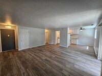 Building Photo - Beautifully Remodeled Condo in the Valley