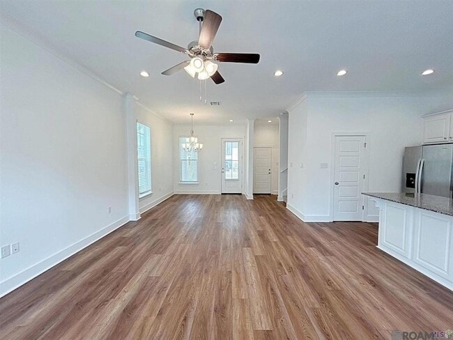 Building Photo - 610 Lake Shelf Dr