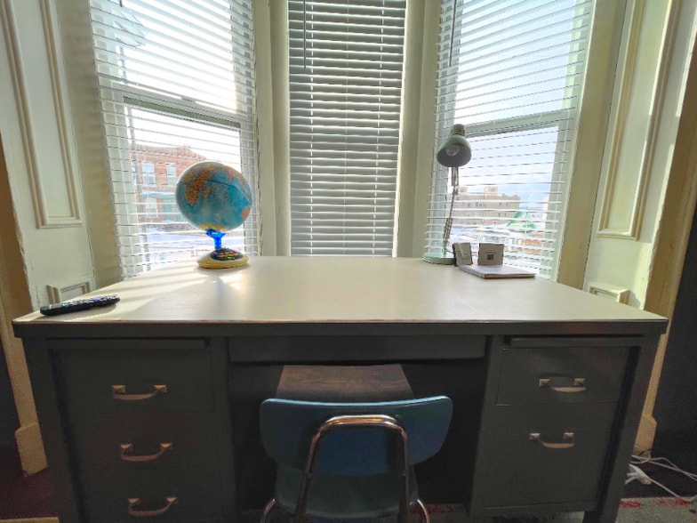 Building Photo - 411 W Quartz St