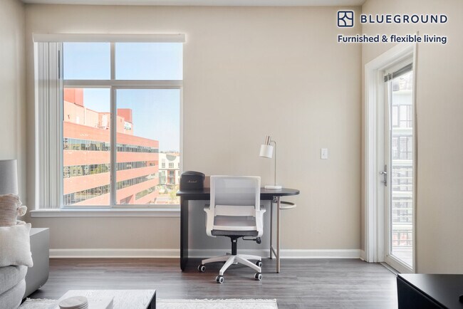 Building Photo - 350 S Jackson St