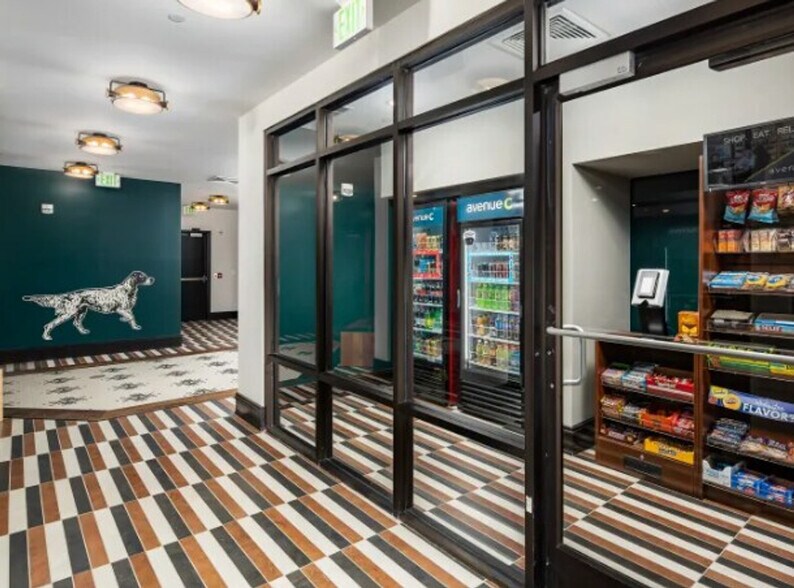 Building Photo - 2026 Clifton Ave