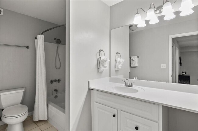 Building Photo - 401 Wynnes Ridge Cir SE