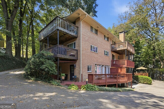 Building Photo - 1466 E Rock Springs Rd NE