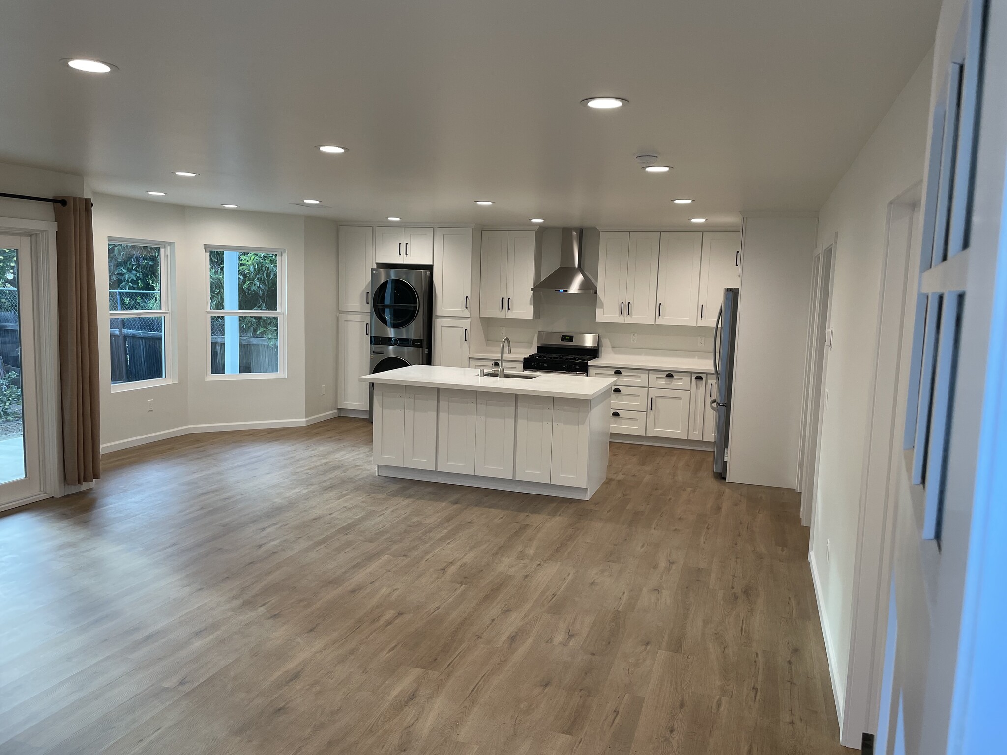 Building Photo - 1191 Hillside St