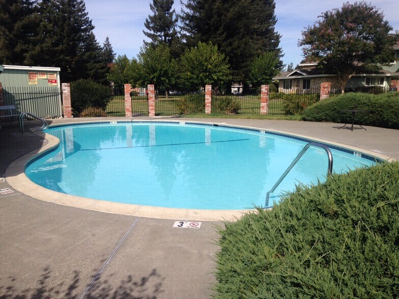 Building Photo - 2412 Plata Ct