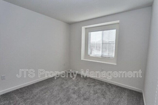 Building Photo - 2097 Shady Tree Cir