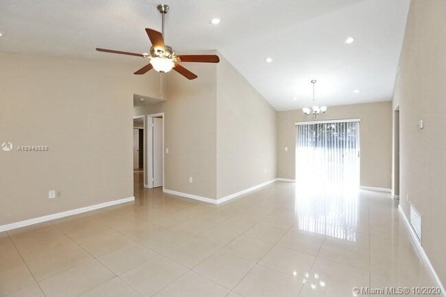 Building Photo - 11460 NW 40th Pl