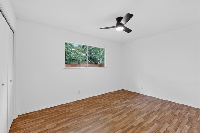 Building Photo - 9807 Dallum Dr