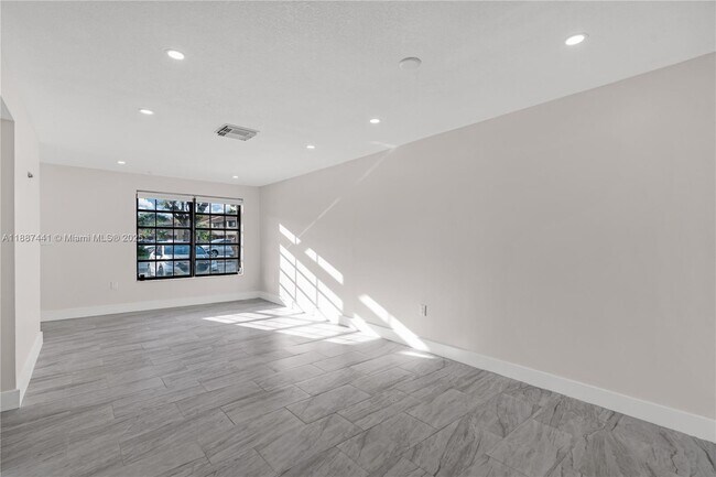 Building Photo - 6023 SW 133rd Ct